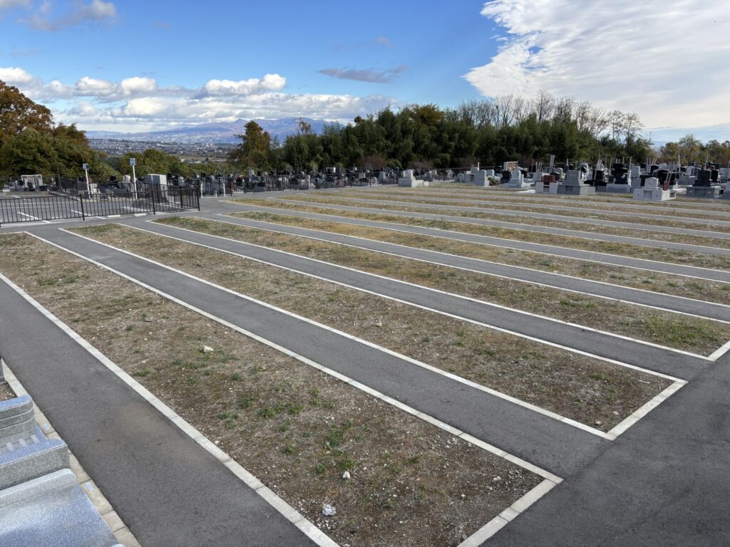高崎市八幡霊園新規区画全景