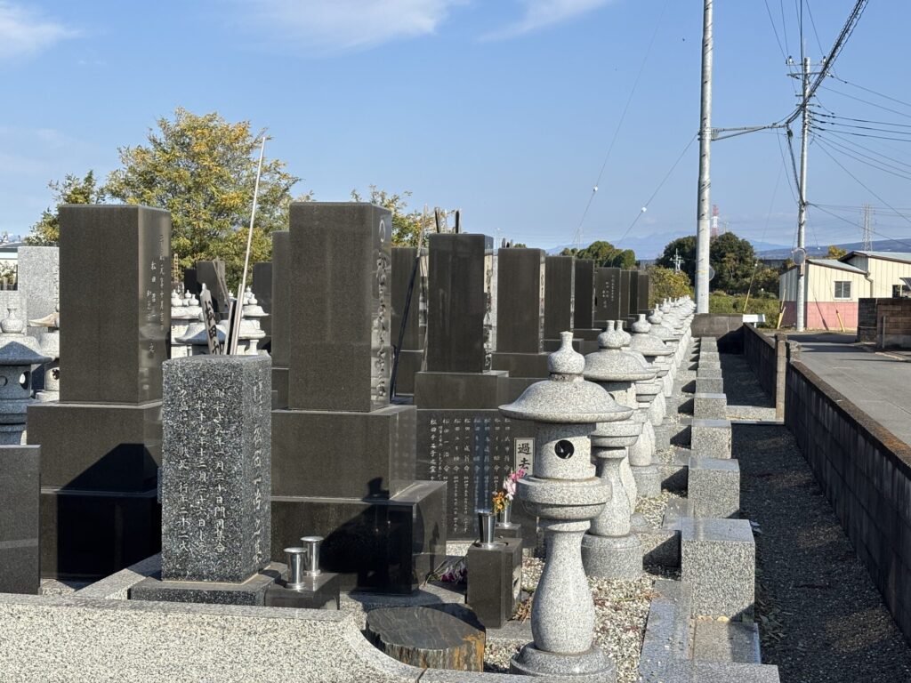 墓石に使う石材の選び方｜耐久性・色・価格のバランスを考える