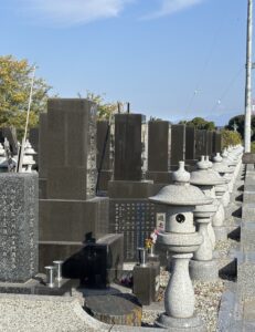 墓石に使う石材の選び方｜耐久性・色・価格のバランスを考える