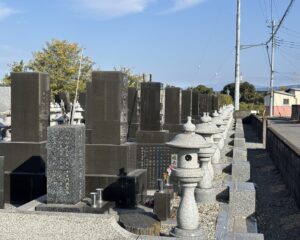 墓石に使う石材の選び方｜耐久性・色・価格のバランスを考える