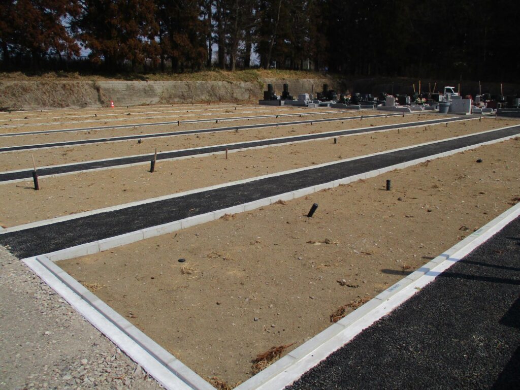 Fブロック(A型地)の遠景 1区画の広さは5.0平方メートル(間口2メートル×奥行2.5メートル)です。